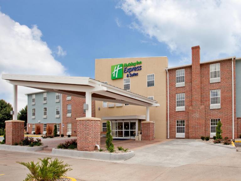 Holiday Inn Express Hotel & Suites North Kansas City By IHG