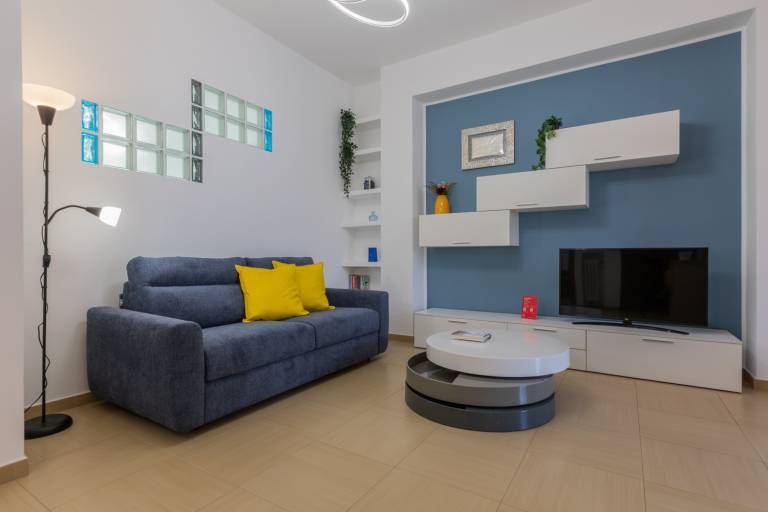 Rental apartment with 2 rooms for 6 persons in Turin