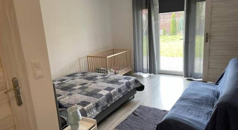 Holiday apartment with patio & yard — photo 2