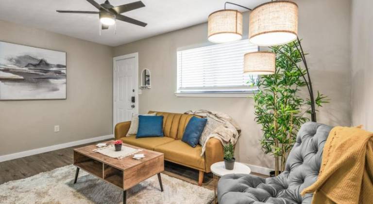 AT and T Walkable 1BD unit Live the Excitement — photo 3