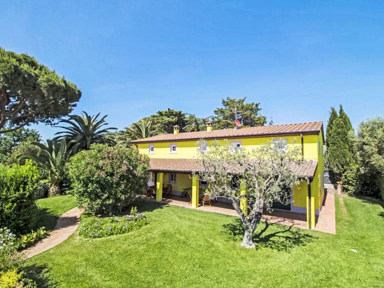 Children-friendly vacation home with patio, BBQ & yard | Pet-friendly — photo 2