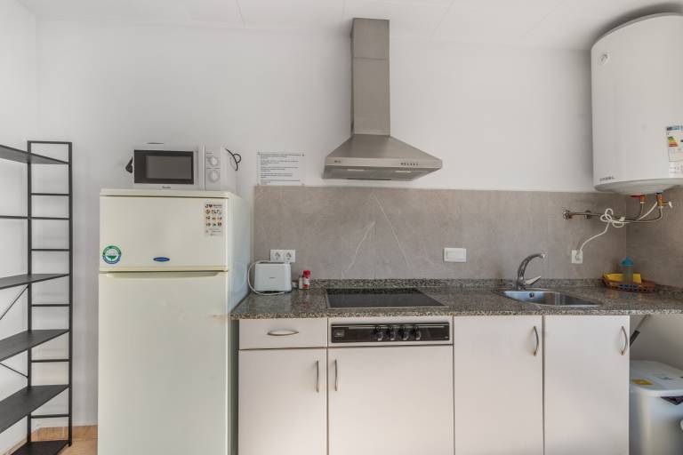 Wonderful aparthotel with fast internet | City view | Beach nearby | Good for workation | Pets are welcome — photo 3