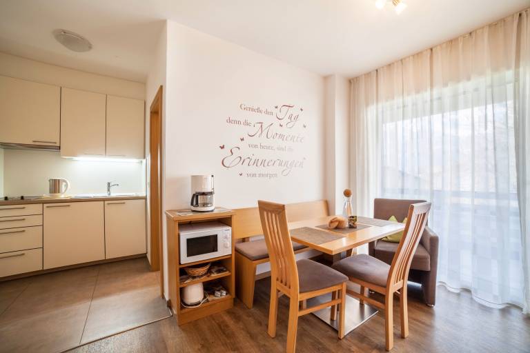 Apartment "Schnitzer - Löwenzahn" with Mountain View, Wi-Fi, Balcony & Garden — photo 5