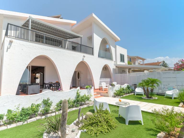 Big vacation home with terrace, garden & barbeque | Beach nearby | Pet-friendly — photo 3