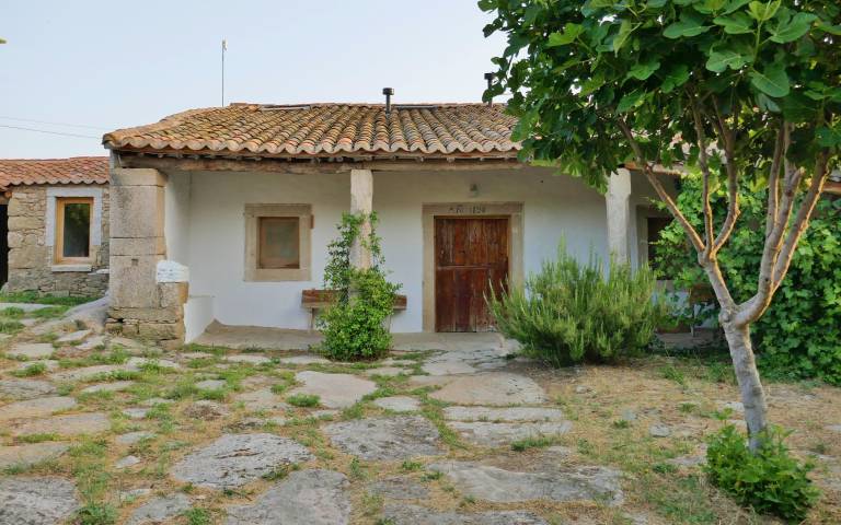 Country House 'La Casa De Salce' with Private Garden and Wi-Fi in León