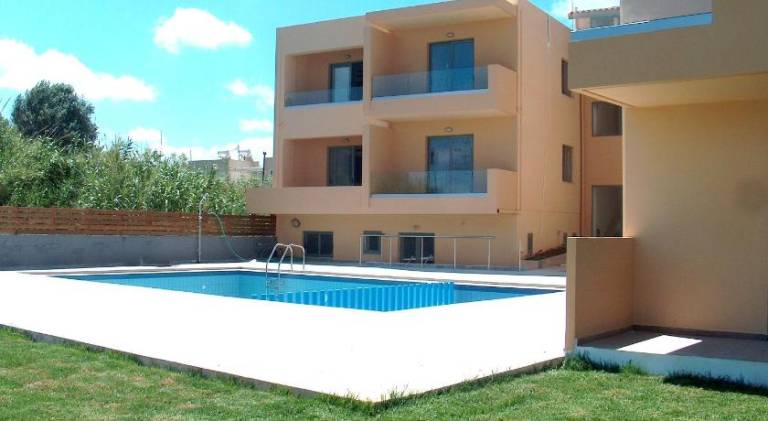 Wonderful serviced apartment with patio, yard & pool | Close to the beach | Pet-friendly — photo 4
