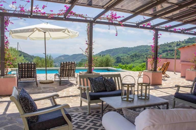 Villa with terrace, yard & private pool — photo 3