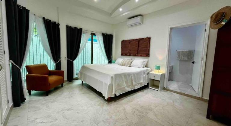 Villa with private pool, patio & jacuzzi — photo 2