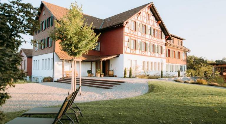 Big lodge with yard & patio | Pet-friendly in Zürich