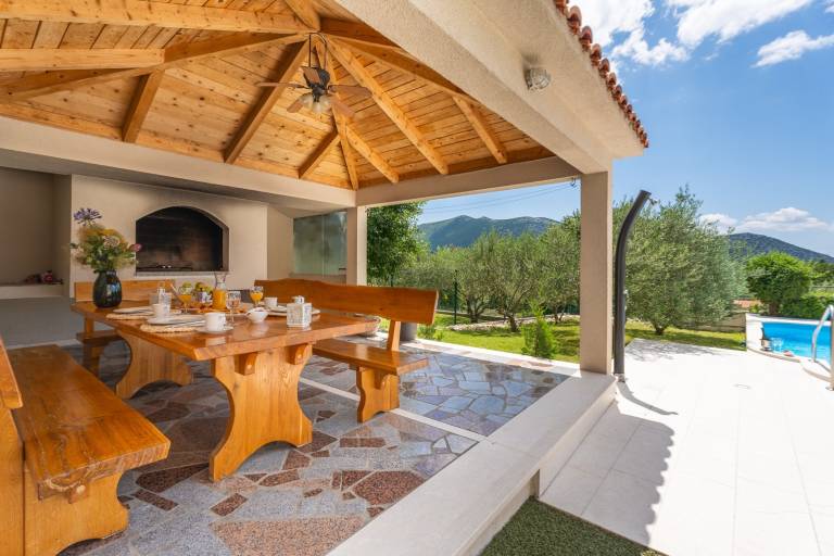 Child-friendly villa with barbecue, patio & yard | Mountain view | Pets are welcome — photo 5