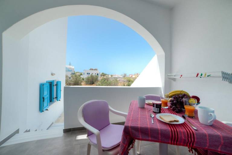 Holiday apartment with terrace | Mountain view in Santorini