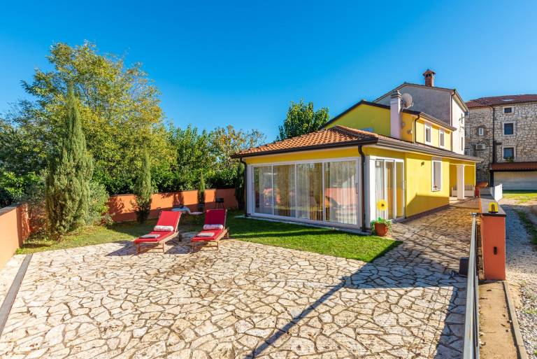 Vacation home with garden, patio & barbecue in Umag