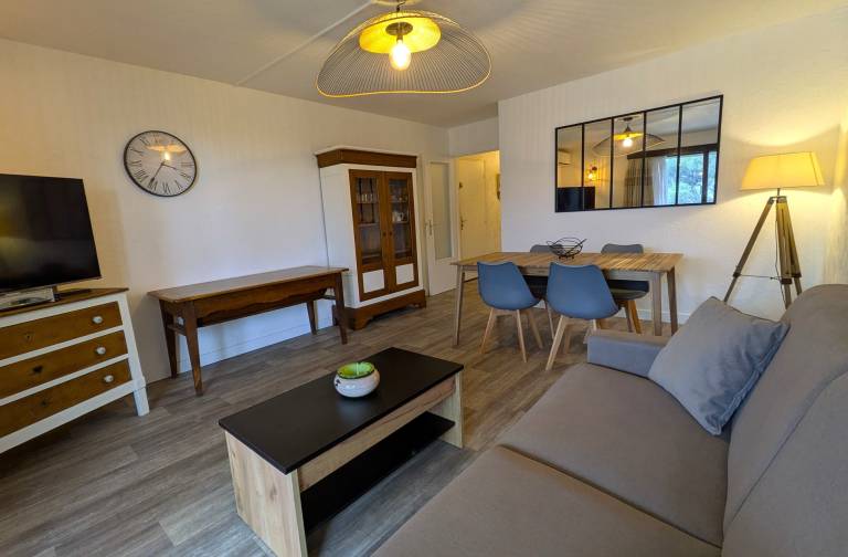 Holiday apartment with pool & garden | Beach view | Pets allowed — photo 3