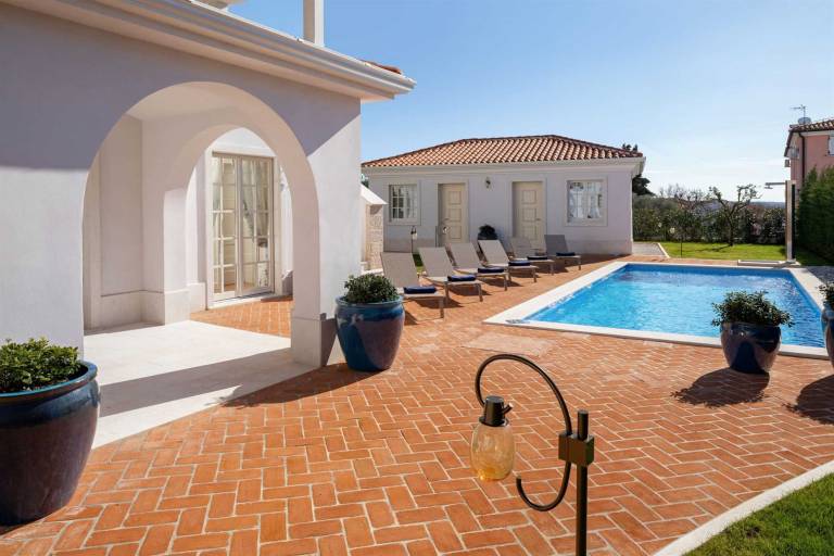 Villa with private pool, barbecue & garden | Pool view — photo 3