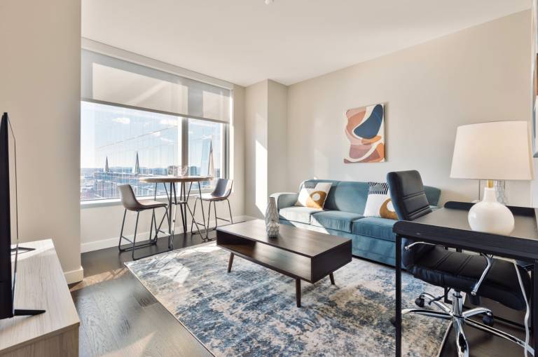 Family-friendly nice rental apartment with barbeque & pool | Near Boston Massacre | Suitable for remote work | Dogs allowed