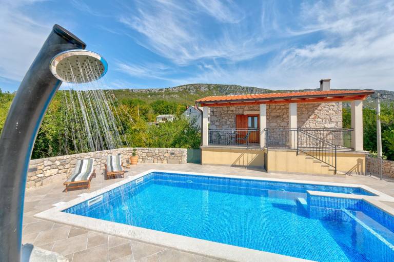 Fully equipped beautiful vacation home with garden, terrace & BBQ | Beach view | Suitable for remote work | Pet-friendly in Crikvenica