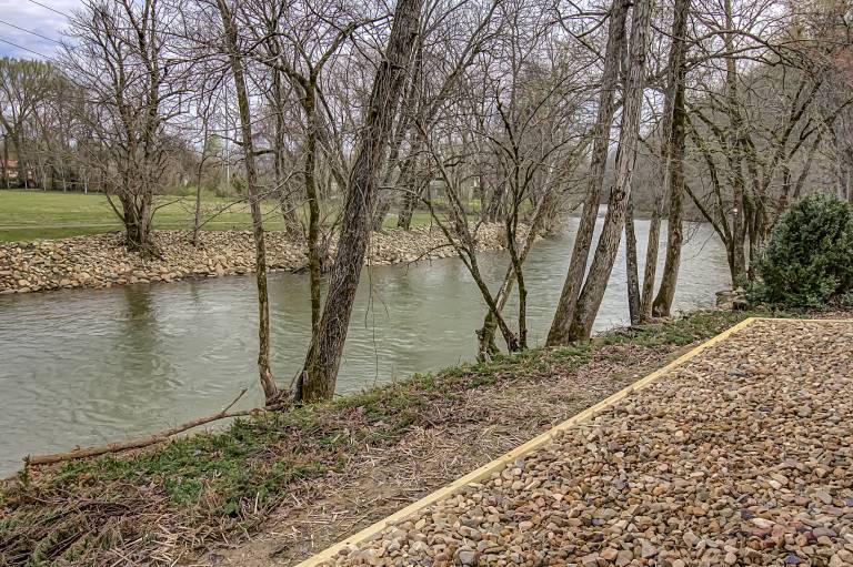 Child-friendly vacation home with fast internet, BBQ & hot tub | Water view | Pets are welcome — photo 2