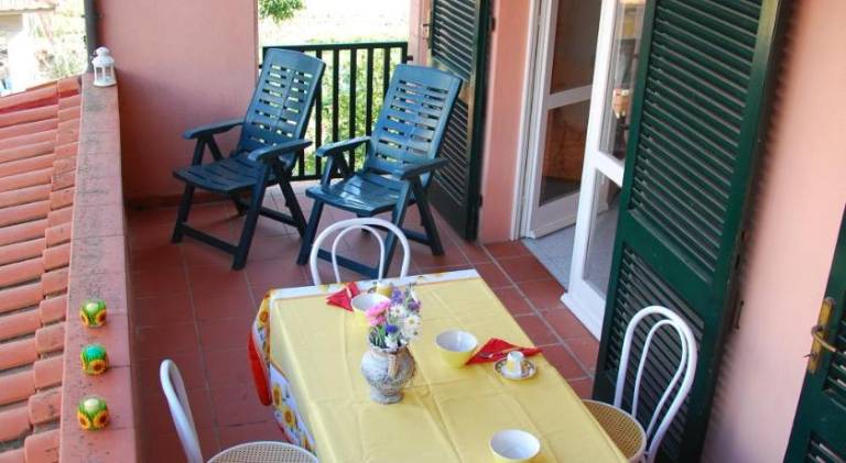 Apartment with patio — photo 4