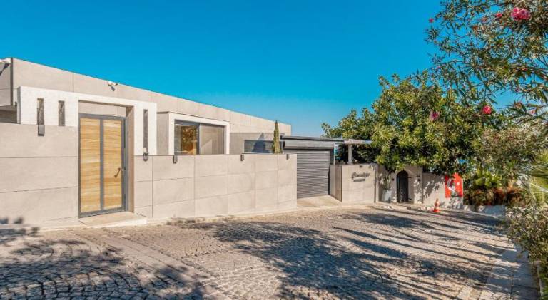 Villa with hot tub — photo 4