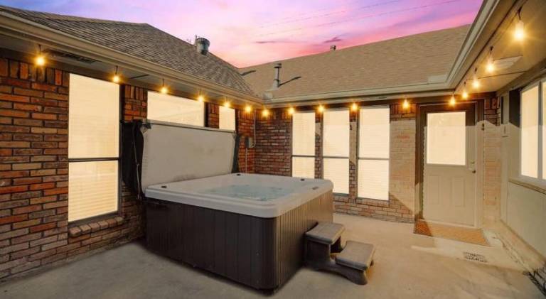 House with pool — photo 5