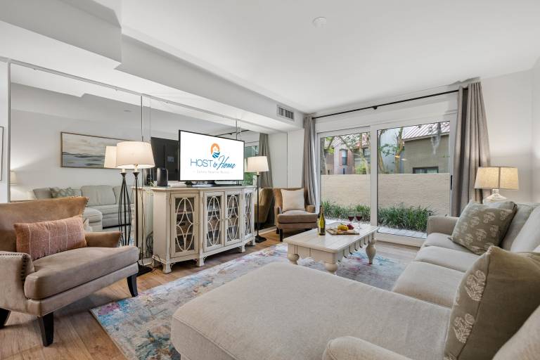 830 Ketch Court @ Harbour Town, Sea Pines Walk to Marina & Golf Links Warm Coastal Furnishings — photo 3