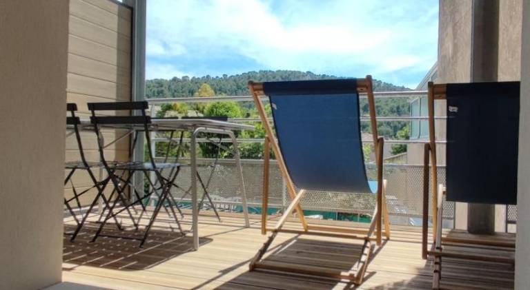 Apartment with 1 room for 2 persons in Gemenos