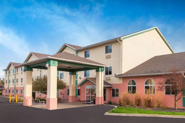 Baymont by Wyndham Galesburg in Galesburg, IL