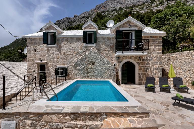 Child-friendly villa with private pool, yard & BBQ | Nature view | Dogs allowed — photo 2