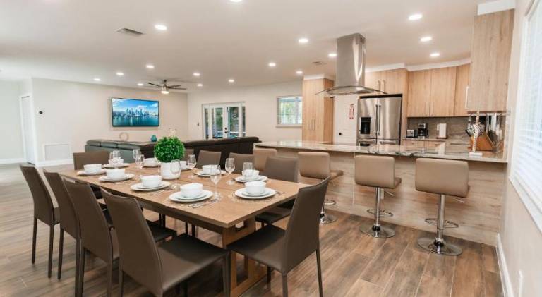 Luxury 5BR Villa Heated Pool near Beach & Casino — photo 4