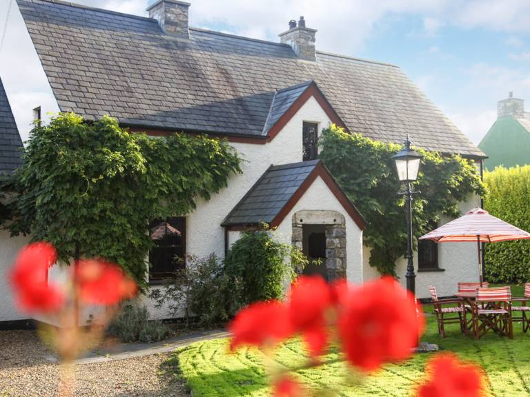 Family-friendly cottage with garden | Pet-friendly in Tenby