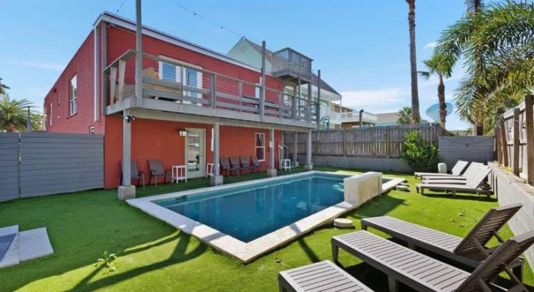 Vacation home with 5 rooms for 16 persons in South Padre Island, TX