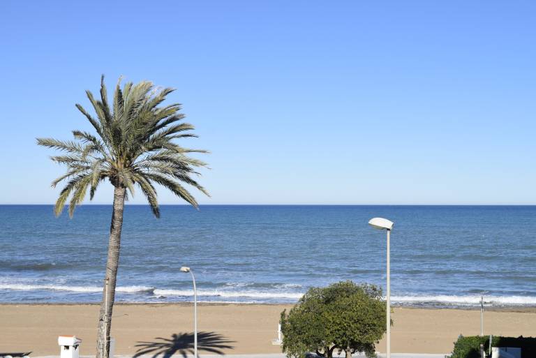 Apartment with pool, garden & terrace | Beach view — photo 5