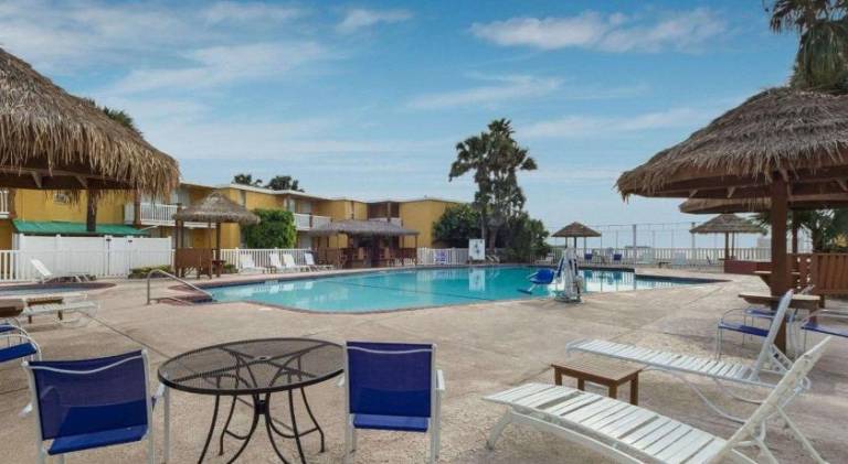 Quality Inn & Suites Corpus Christi Beachside — photo 2