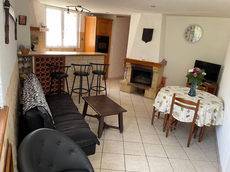 Cottage with barbeque — photo 3
