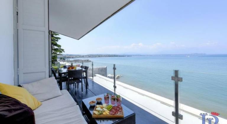 Villa with yard & patio in Pozzolengo