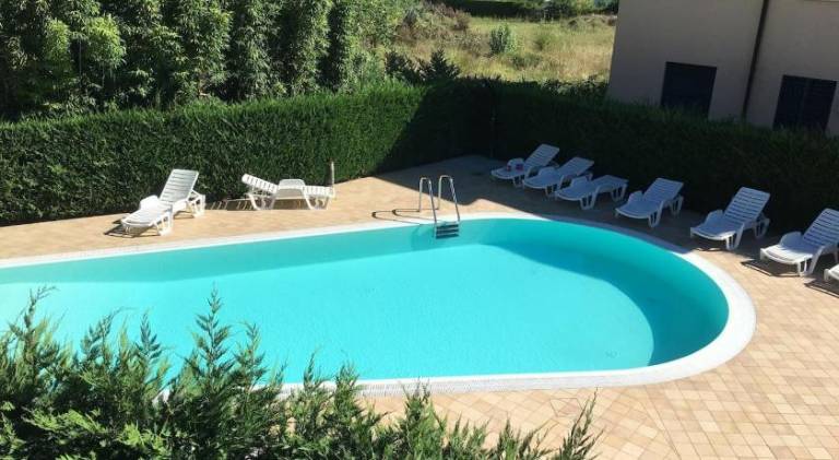Holiday apartment with pool in Peschiera del Garda