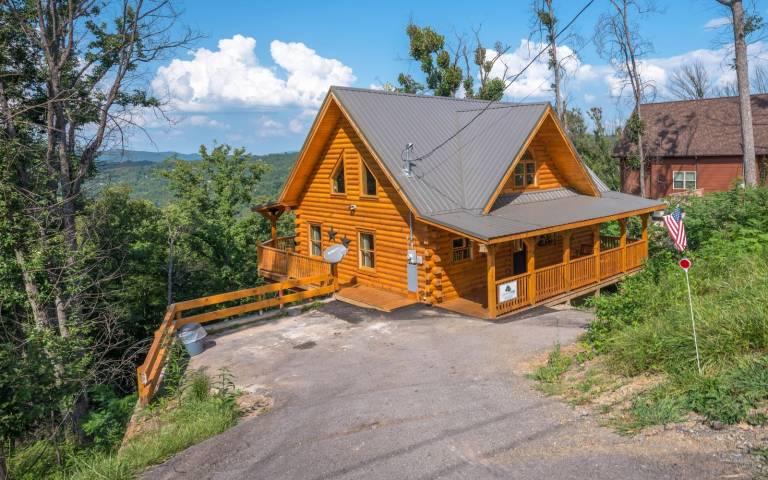 Pet-Friendly Stay with a Private Hot Tub - A Wildflower Retreat — photo 4