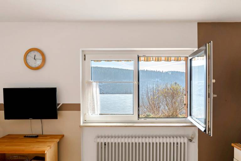 Apartment with yard & terrace | Garden view — photo 3