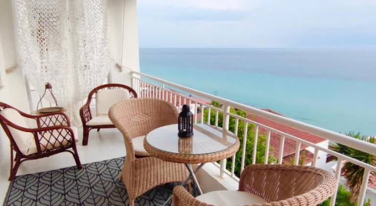 Holiday apartment with garden & terrace | Next to the beach | Pet-friendly in Kas