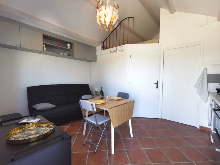Renovated house with large garden in Polignac — photo 3