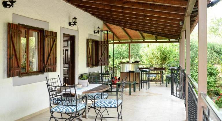 Wonderful vacation home with patio & garden | Next to the beach | Pet-friendly in Kalamata