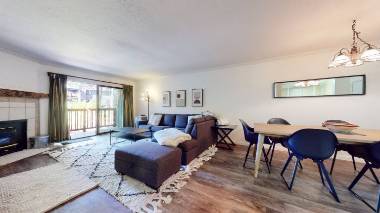 Condo with grill, jacuzzi & sauna | Mountain view — photo 2