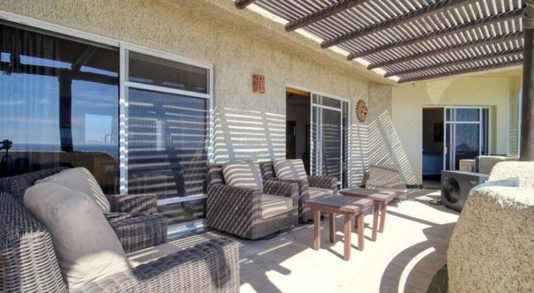 Apartment with pool — photo 5