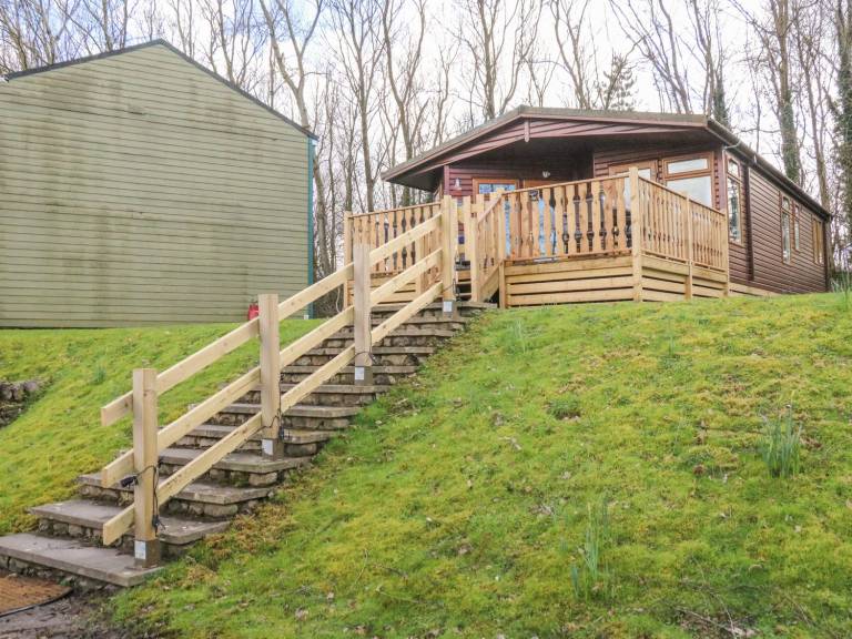Cottage with yard & pool | Beach view — photo 3