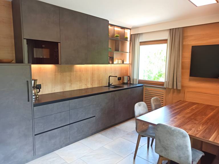 Rustic Apartment "Emil" with Balcony, Mountain View, Garden & Wi-Fi — photo 4