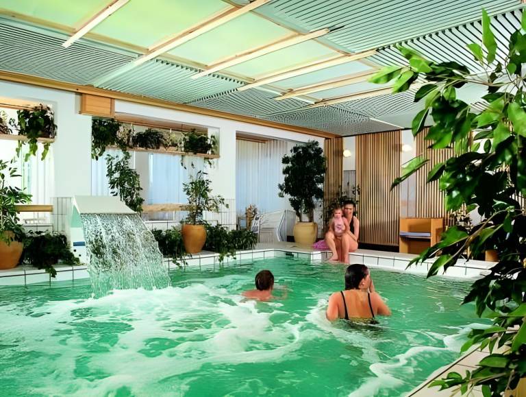 Serviced apartment with pool, terrace & sauna — photo 5