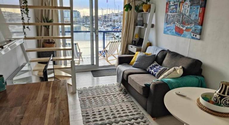 Tiny float home Brighton — photo 2