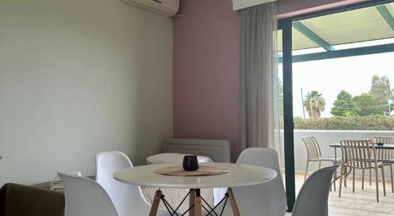Serviced apartment with yard, barbecue & terrace — photo 3