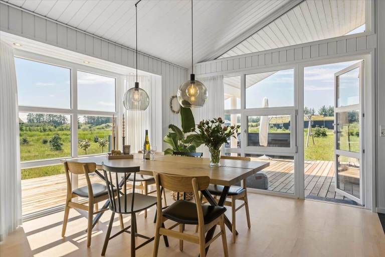 Child-friendly nice house with grill, hot tub & patio | Pets are welcome — photo 3