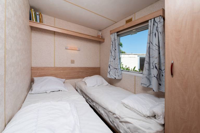 Mobile home with garden & terrace | Garden view — photo 5